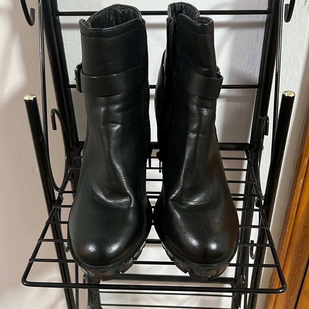 High heel boots